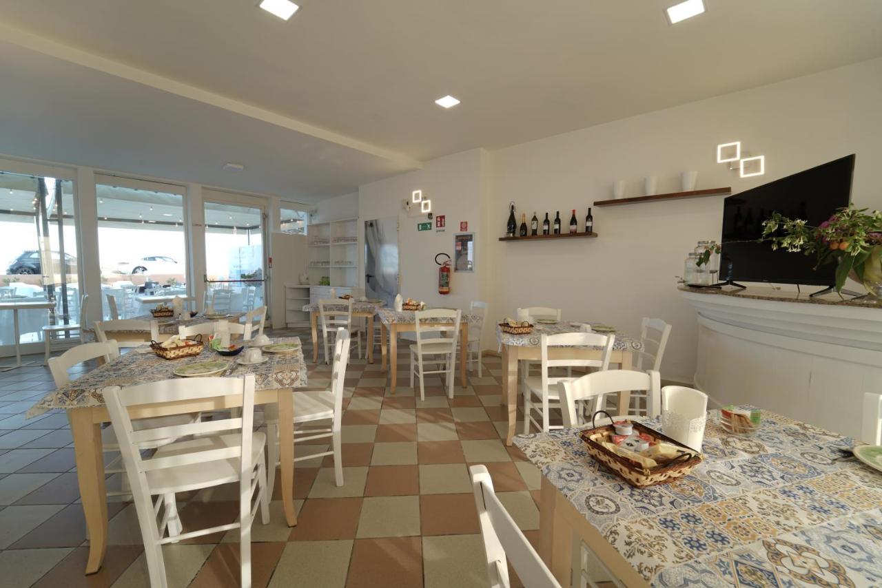 Hotel Rivabella Davoli Exterior photo